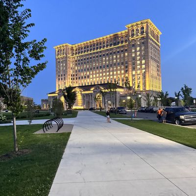 Cork & Gabel by null