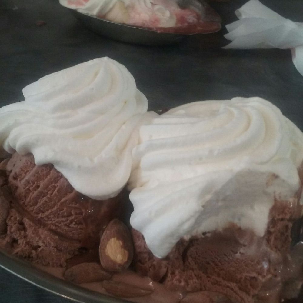 King Condrell's Candy & Ice Cream - Buster Brown king size, house made hot fudge and roasted almonds - Candy Stores Near Me - Kenmore, New York