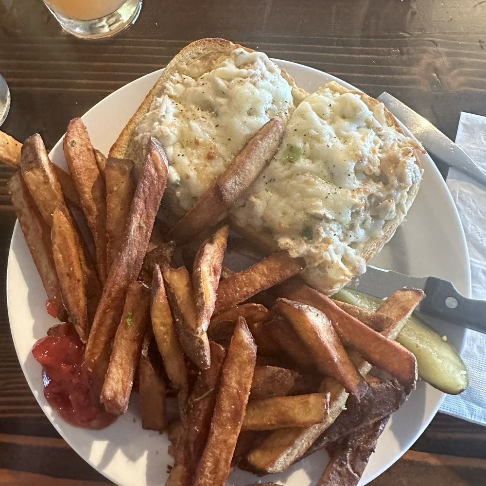Salt Pub - Tuna melt - New American Near Me - Ilwaco, Washington Salt Pub - Tuna melt - New American Near Me - Ilwaco, Washington