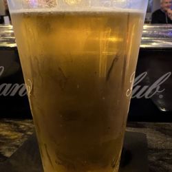 Willee's Tavern - Yummy draft