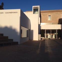 Museo de Arte Contemporáneo de Eivissa - El edificio nuevo del museo se integra bien en el entorno de dalt vila y sus casas blancas.