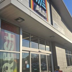 ALDI - Outside ALDI - 21st St