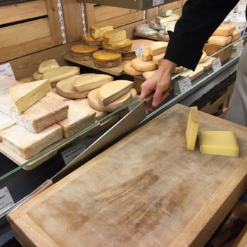 Laurent Dubois - Cutting the cheese - Cheese Shops Near Me - Paris, 75