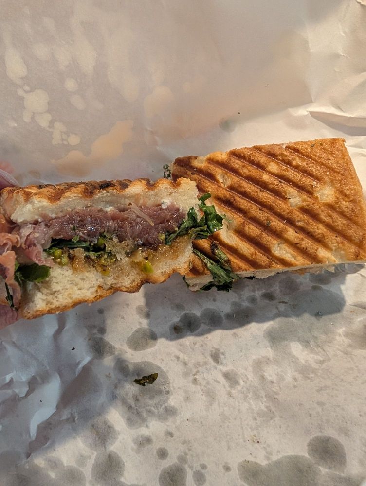 Pazzo's Market And Deli Logo