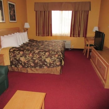 Parkfield Inn - King Suite - Hotels Near Me - Clinton, Missouri Parkfield Inn - King Suite - Hotels Near Me - Clinton, Missouri