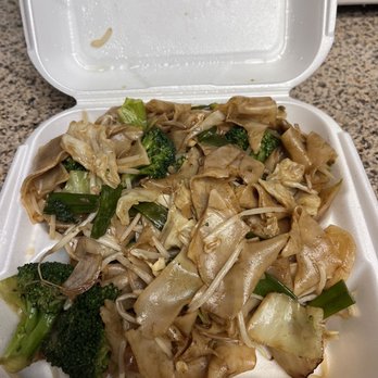 Little Peking Restaurant - Chow fun with tofu - Chinese Near Me - Fresno, California Little Peking Restaurant - Chow fun with tofu - Chinese Near Me - Fresno, California