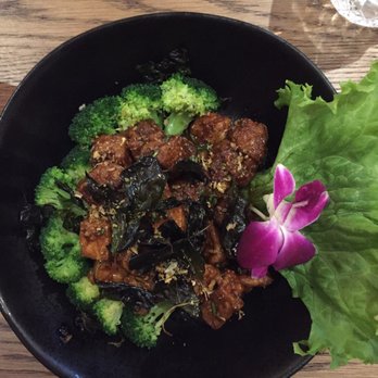 Secret Savory - Crispy tofu with steamed vegetables - Thai Near Me - Seattle, Washington Secret Savory - Crispy tofu with steamed vegetables - Thai Near Me - Seattle, Washington