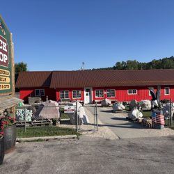 Dave's rock shop - This is the real Dave's Rock shop at 1020 Mount Rushmore rd custer SD