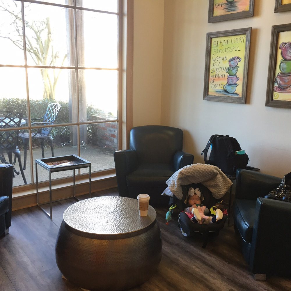Java Mama Baton Rouge - a living room with chairs and a coffee table - Coffee & Tea Near Me - Baton Rouge, Louisiana