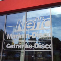 Netto Marken-Discount - Demnächst: Wet-Tshirt-Wttbewerb in der Netto-Disco !