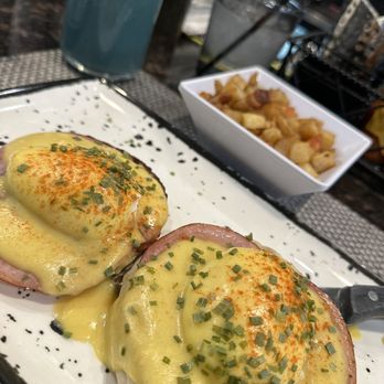 Maple + Bacon - Classico Benedict - Breakfast & Brunch Near Me - Valparaiso, Indiana