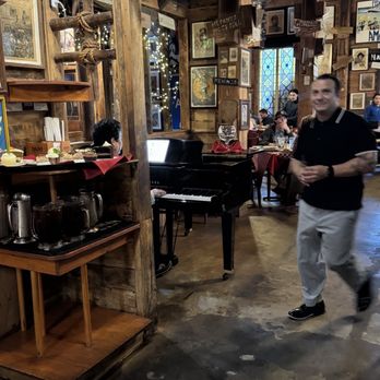 Cavatore Italian Restaurant - Right after entrance - Italian Near Me - Houston, Texas Cavatore Italian Restaurant - Right after entrance - Italian Near Me - Houston, Texas