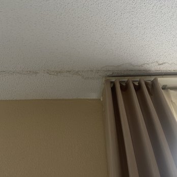 Comfort Suites - Crack in the ceiling - Hotels Near Me - Hagerstown, Maryland Comfort Suites - Crack in the ceiling - Hotels Near Me - Hagerstown, Maryland