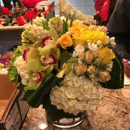 Beautiful sympathy arrangement made by Smita. I am so satisfied with my order. Beautiful sympathy arrangement made by Smita. I am so satisfied with my order.