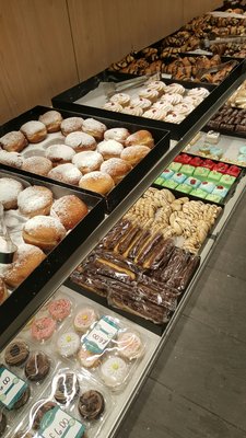 Grodzinski Stamford Hill bakery by null