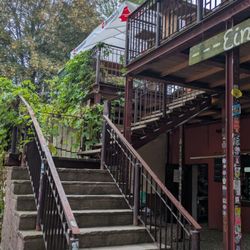 Biergarten Gretchen - Treppe zur Empore.