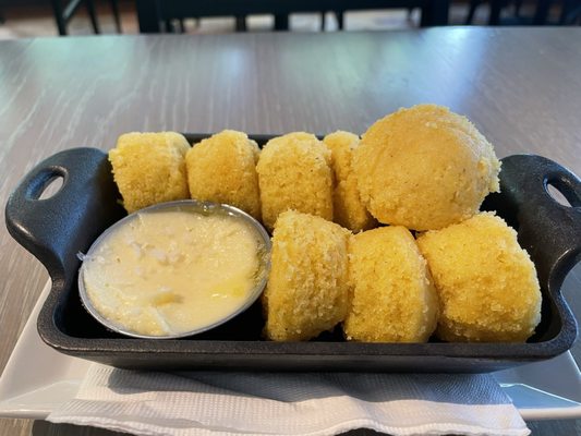 Table & Main by null