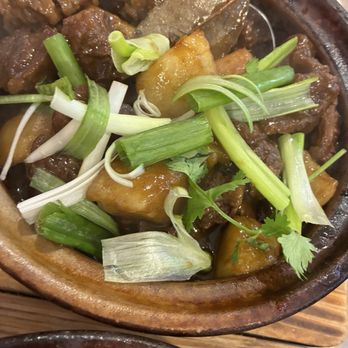 Zhe Zhe Pot - Beef brisket with radish claypot pot - Noodles Near Me - Brooklyn, New York Zhe Zhe Pot - Beef brisket with radish claypot pot - Noodles Near Me - Brooklyn, New York