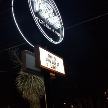 Toss Pizzeria & Pub - Pizza restaurant in Austin, TX