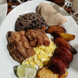 La Cabana Bakeshop & Restaurant - Gallo pinto con chicharrón