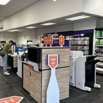 FedEx 店舗サイン FEDEX OFFICE PRINT & SHIP CENTER - Updated September 2025