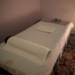 Massage bed