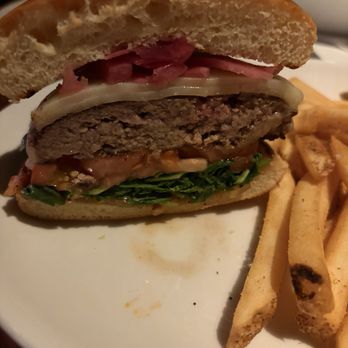 Old Town Pour House - Bleu burger - American Near Me - Oak Brook, Illinois