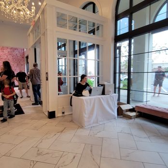 Sugar Factory - Entrance and photographer station - Desserts Near Me - Jacksonville, Florida Sugar Factory - Entrance and photographer station - Desserts Near Me - Jacksonville, Florida