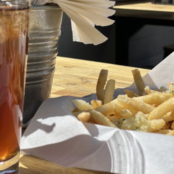 Commonwealth - Garlic Fries & Iced Tea - Beer Bar Near Me - Modesto, California