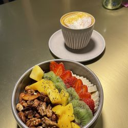 Green & Berry - Açaí Granola Bowl, Turmeric Latte. Both very delicious.