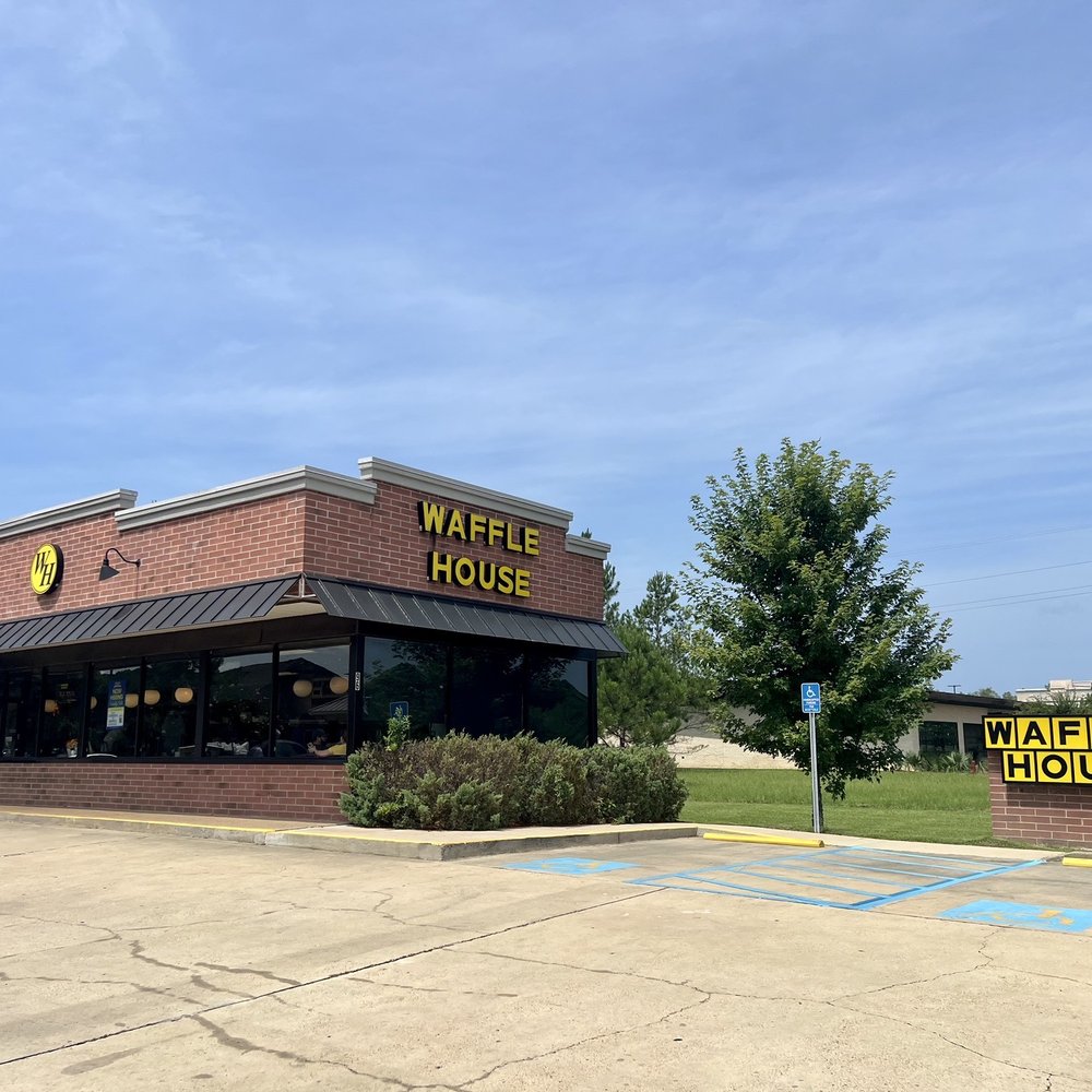 Waffle House - the front of the restaurant - Breakfast & Brunch Near Me - Flowood, Mississippi