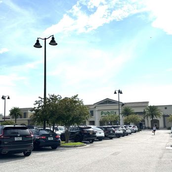 Publix Super Market - Busy Publix store. Take the first open parking spot you find. - Grocery Near Me - Ponte Vedra, Florida Publix Super Market - Busy Publix store. Take the first open parking spot you find. - Grocery Near Me - Ponte Vedra, Florida