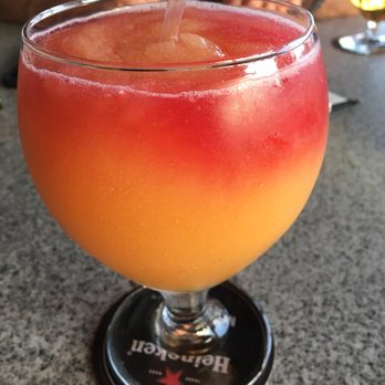 Moxies Gloucester Restaurant - Peach Bellini - Canadian (New) Near Me - Gloucester, Ontario