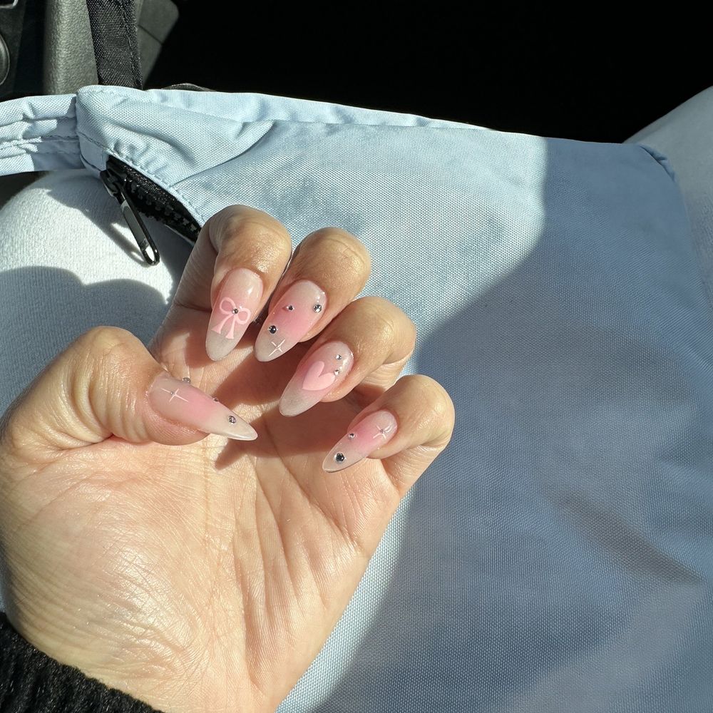 gel x nail design (pink, with bows & gems)