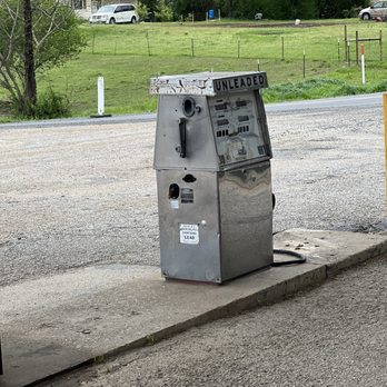 Sunshine Store & Cafe - a gas pump on the side of the road - Breakfast & Brunch Near Me - Royal, Arkansas