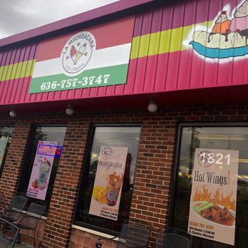La Michoacan Ice Cream - Has a fun vibrant exterior - Mexican Near Me - Saint Charles, Missouri