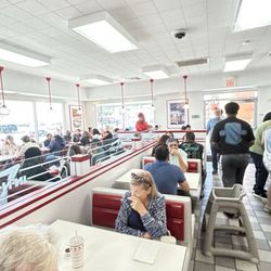 In-N-Out Burger - Not a seat in the place
