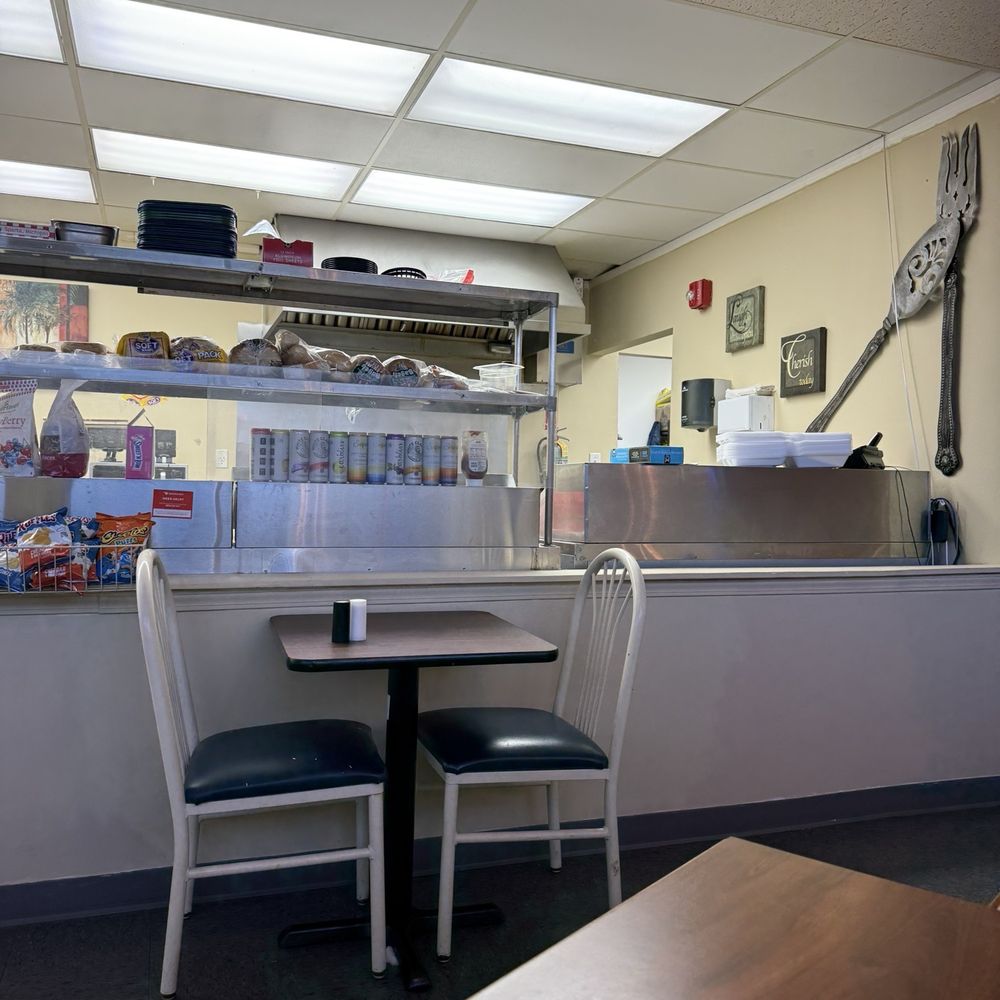 Birch Run Deli - Inside deli counter - Sandwiches Near Me - Birch Run, Michigan