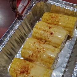 Now That's BBQ - Seasoned corn on the cob with melted butter