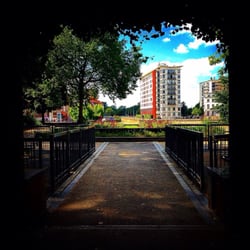 Quai du Wault - Vue du parc sur le Quai du Wault