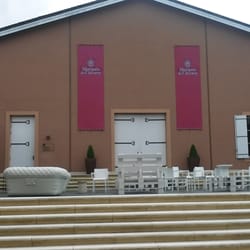 Marqués de Cáceres - Hay visitas guiadas, en la que te enseñan parte de sus instalaciones. Por cierto son preciosas.