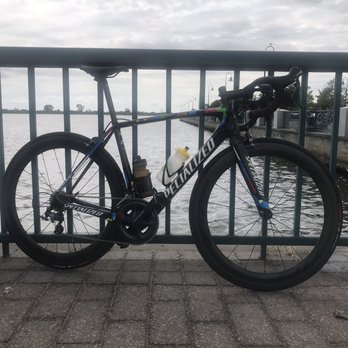 Roy's Sheepshead Cycle - Specialized Tarmac Sagan Edition - Bikes Near Me - Brooklyn, New York