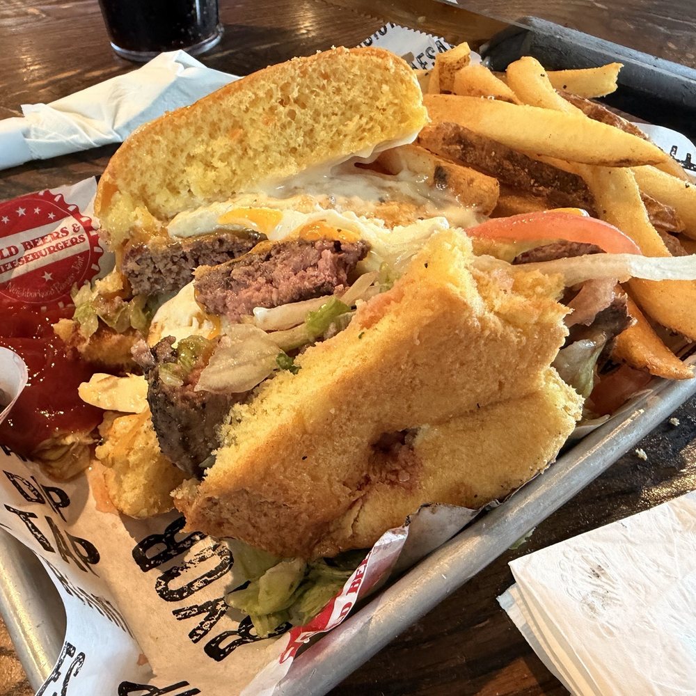 Cold Beers & Cheeseburgers - Soggy bun and hard to eat - American Near Me - Phoenix, Arizona Cold Beers & Cheeseburgers - Soggy bun and hard to eat - American Near Me - Phoenix, Arizona