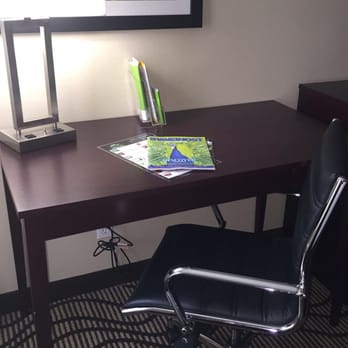 La Quinta by Wyndham Houma - Desk - Hotels Near Me - Houma, Louisiana
