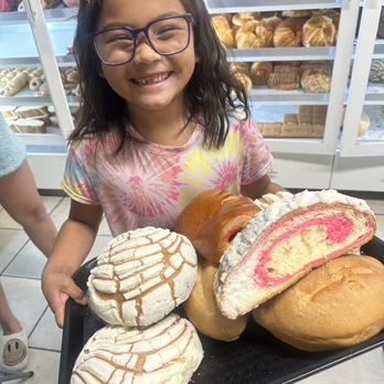 Mil Hojas bakery - Bakeries Near Me - Placentia, California