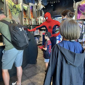 Universal Studios Florida - Spider-Man helping at the kiosk. - Amusement Parks Near Me - Orlando, Florida Universal Studios Florida - Spider-Man helping at the kiosk. - Amusement Parks Near Me - Orlando, Florida
