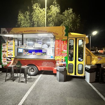 La Azteca Taqueria - a food truck at night - Food Trucks Near Me La Azteca Taqueria - a food truck at night - Food Trucks Near Me