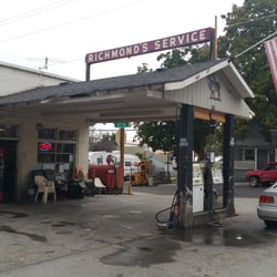 Richmond's Service - Last chance gas. Great people.