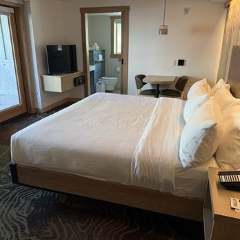 Otter Hotel - Hotels Near Me - Banff, Alberta