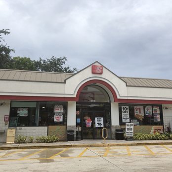 Speedway - Entrance to convenience store - Gas Stations Near Me - Delray Beach, Florida